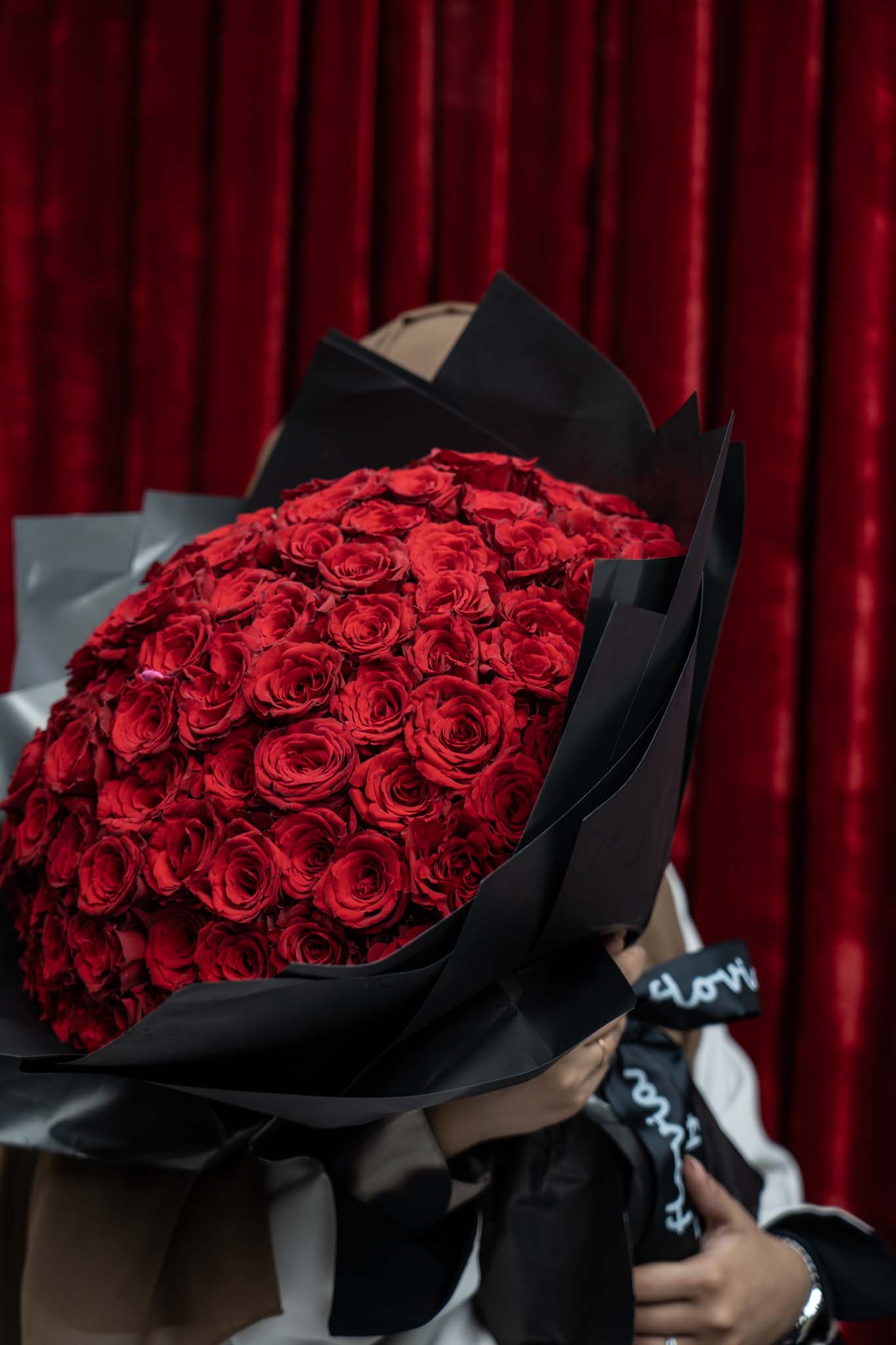 101 Grand Romance Red Roses