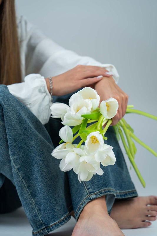 Why Ordering from an Online Flower Shop in Dubai is Better Than Local Stores